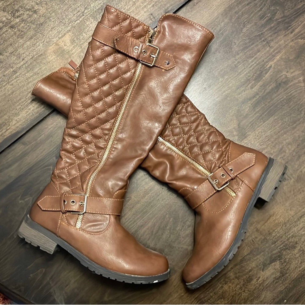 Woman’s Boots size 6